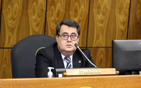 Mineur justifica e insiste en proyecto que "hereda cargos"