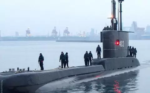 Hallan submarino desaparecido en Indonesia, tripulantes murieron