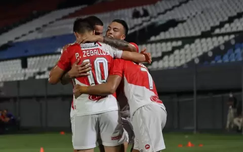 River Plate golea a Guaire�a y consigue una clasificaci�n hist�rica