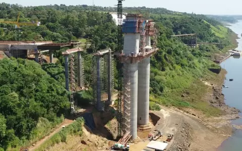 Concluy� segundo tramo del tablero del Puente de la Integraci�n