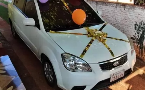 Devolvi� auto que gan� en sorteo para destinar a fondos de pacientes con Covid-19