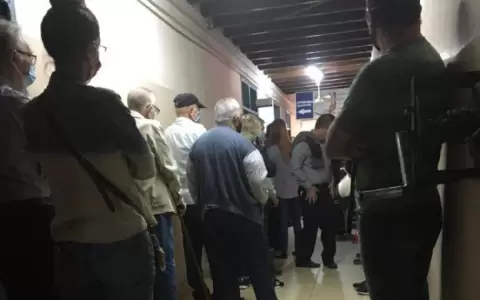 A�n con pocas dosis, Salud reluce desastroso "plan" de vacunaci�n