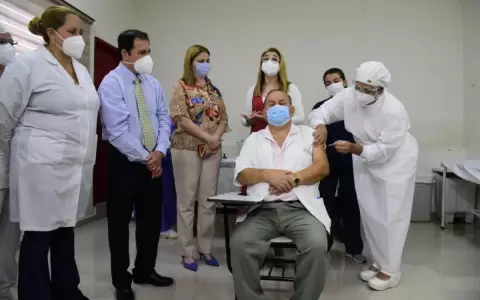Paraguay entre los pa�ses que est� m�s lejos de la vacunaci�n completa a su poblaci�n�