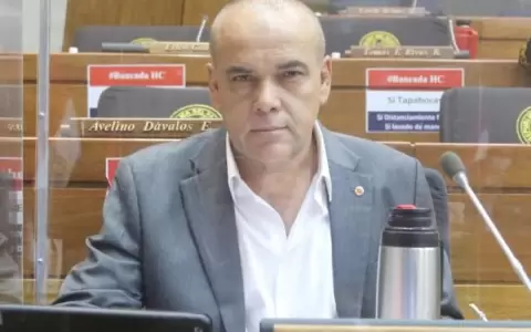 "Ahora tenemos menos un afiliado en la ANR", dice con sarcasmo Bachi N��ez