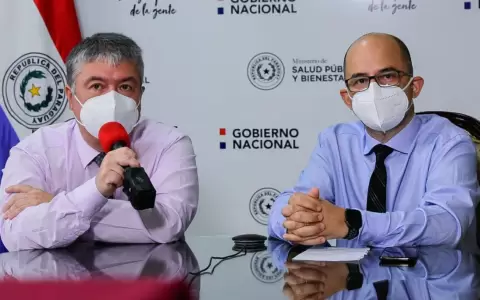 Vacunaron irregularmente a 93 personas y apartan al director del Hospital de Franco