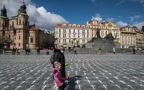 Turistas estadounidenses vacunados podr�n visitar la Uni�n Europea en el verano