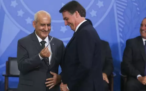El jefe de Gabinete de Brasil fue a vacunarse "escondido"