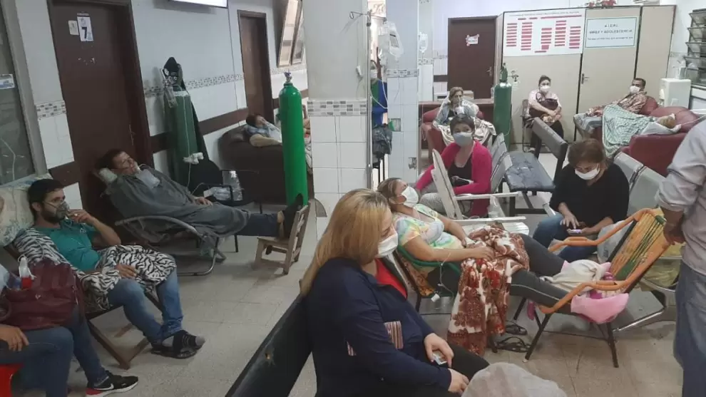 Realidad hoy: Colapso total en hospitales y aglomeración en salas