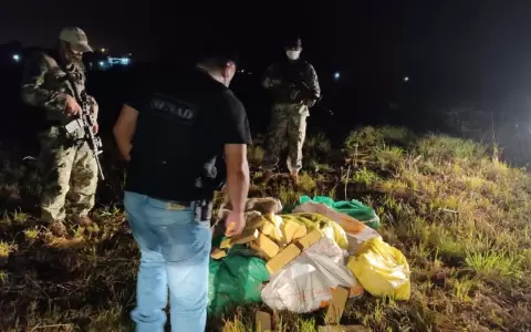 Hallan 216 kilos marihuana a orillas del r�o en Villeta