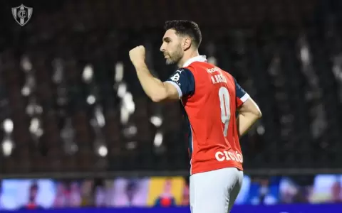 Cerro Porte�o supera a Olimpia y se mete de nuevo en la lucha