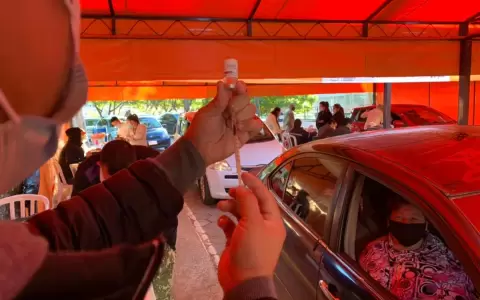 Vacunatorios Covid-19 abrir�n hasta el mediod�a del feriado y fin de semana