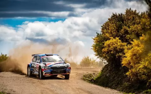 Fabrizio Zald�var se mete entre los 10 mejores pilotos del WRC3