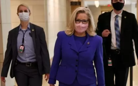 Republicanos fieles a Trump apartaron del liderazgo de bancada a Liz Cheney, su cr�tica