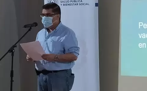 Salud baja el rango de vacunaci�n Covid para adultos de 65 a�os