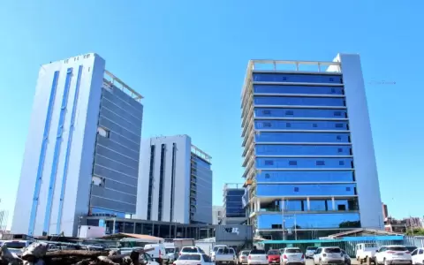 Oficinas del Gobierno en 85%
