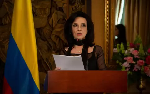 Canciller de Colombia renuncia tras dos semanas de protestas