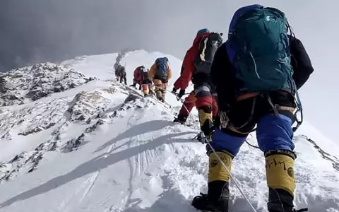 China planea demarcar frontera en la cima del Everest debido al coronavirus