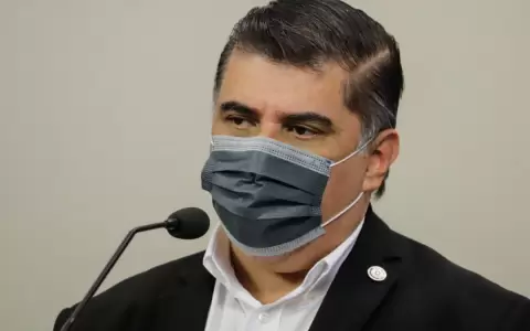 Ministro de Salud confirma que �si no hay tsunami� el domingo llegar�n 250.000 dosis