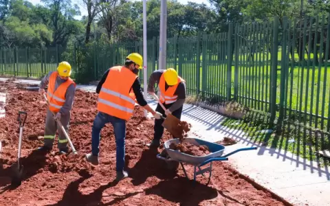 Gremios de la construcci�n advierten que dinero para Salud dejar� a familias sin empleo