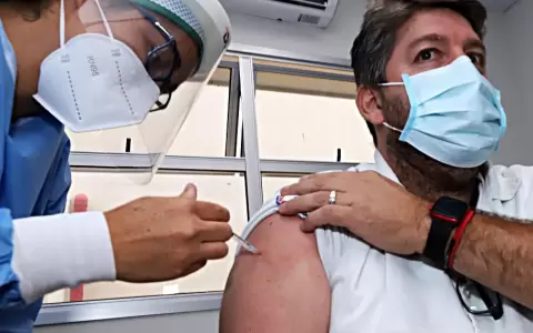 96% del personal de salud ya fue vacunado contra el Covid-19, seg�n viceministro