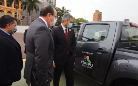 Paraguayos siguen muriendo y Gobierno presenta camionetas