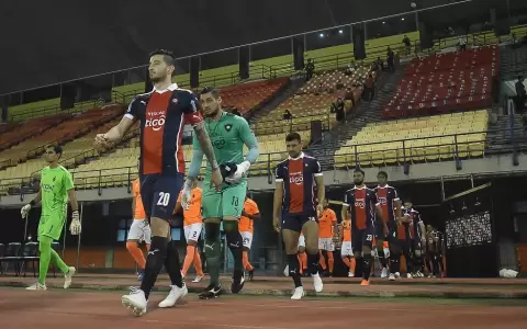 Jugadores de Cerro Porte�o no concentran por falta de pago