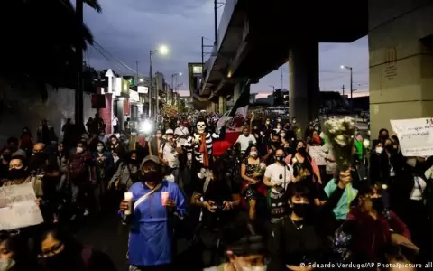 Manifestantes exigen justicia por v�ctimas del metro de la Ciudad de M�xico