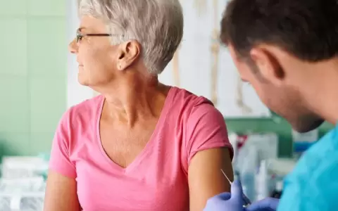 �Es seguro vacunarme contra el Covid-19 si sufro de artritis reumatoide?