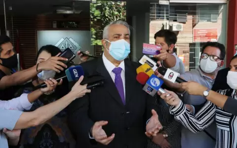 Investigar�n cu�l fue la cuadrilla que inmuniz� a Gusinky en su casa