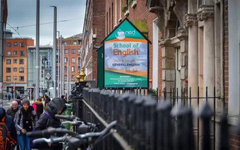 Ofrecen 5 becas completas y 45 parciales para estudiar ingl�s y trabajar en Irlanda