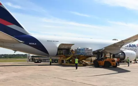 Llegaron las 250.000 vacunas de Sinopharm