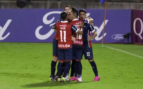 Cerro Porte�o supera con autoridad a Deportivo La Guaira en Venezuela