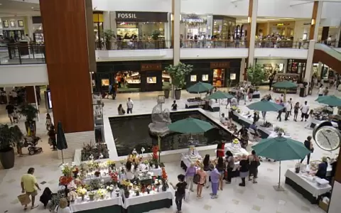 Tiroteo en concurrido centro comercial de Miami