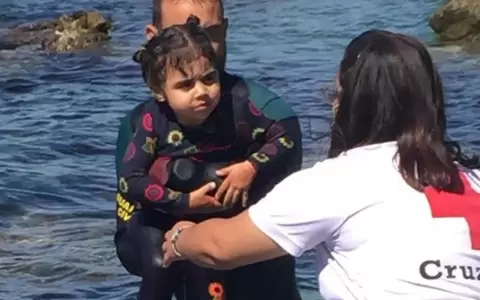 Siguen llegando migrantes a Ceuta y la UE advirti� que no se dejar� intimidar