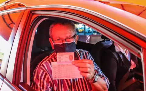 Tras ampliaci�n de rango, Salud espera vacunar a 55 mil adultos de m�s de 65 a�os