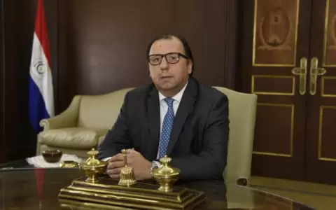 Carlos Florent�n renuncia a la presidencia del BNF