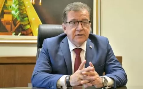 Diputada insin�a que director de la EBY incaut� equipos inform�ticos
