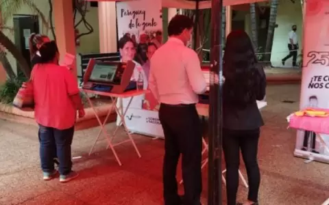 Socializan con m�quinas de votaci�n en sitios de car�cter p�blico