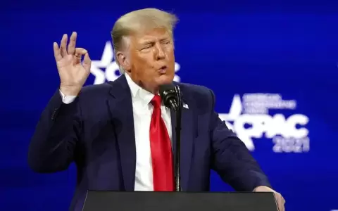 Facebook mantendr� suspendida la cuenta de Donald Trump por dos a�os