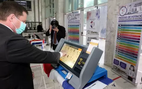 Forestieri dice que es �imposible� que haya fraude en los votos con las m�quinas electr�nicas