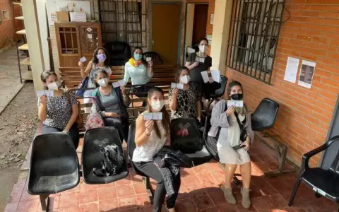 Por nuevo error de comunicaci�n de Salud, embarazadas casi quedan sin vacuna
