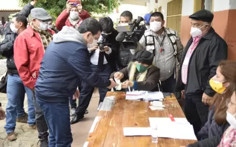 Vicepresidente vot� e invit� a correligionarios a elegir a sus candidatos