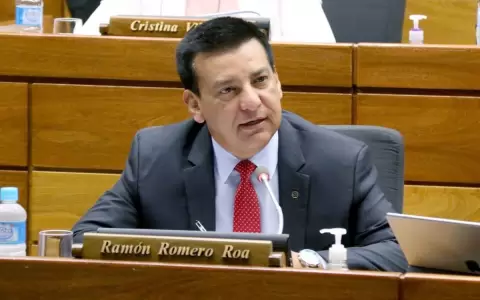 El diputado Ram�n Romero Roa est� internado grave por Covid