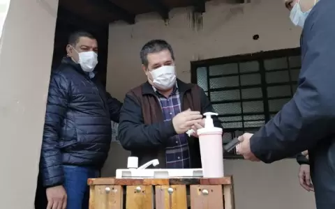Cartes vot� acompa�ado de un fuerte despliegue de seguridad