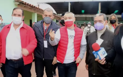 Dani Centuri�n entint� el dedo y anunci� "fuerte lucha contra corrupci�n municipal"