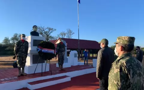 Abdo participa de ofrenda floral por el 85� aniversario de la Paz del Chaco