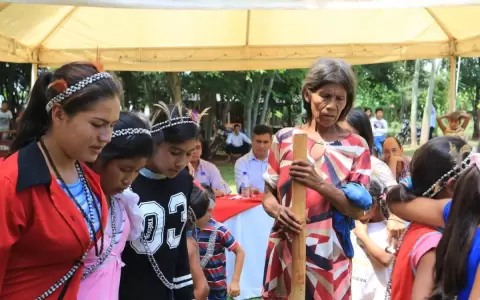 Presentan libro sobre la comunidad ind�gena Acaraym�