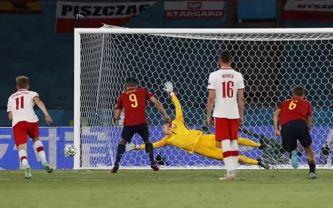 Eurocopa: Espa�a vuelve a empatar y complica su clasificaci�n