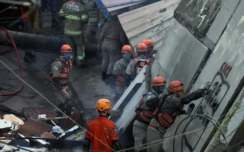 Un muerto y desaparecidos tras derrumbe de un edificio en R�o de Janeiro