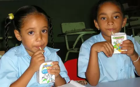 Expertos destacan aporte de la leche en la nutrici�n, educaci�n y sociedad